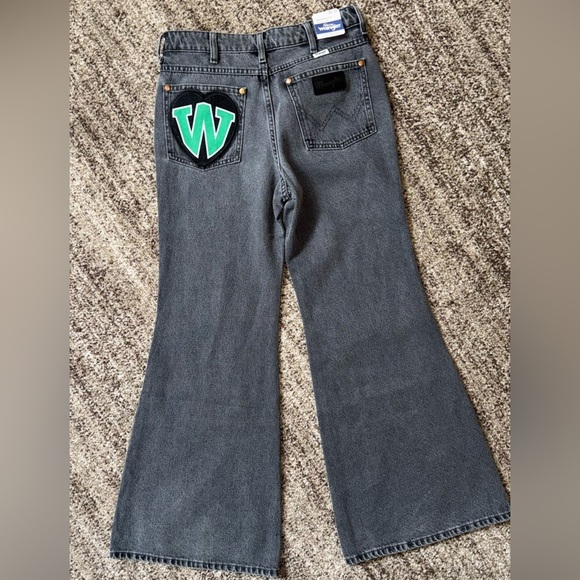 WRANGLER Women's Heart Patch Wanderer Flare Jeans NWT FESTIVAL ANTHRO COWGIRL 26 - Picture 5 of 12